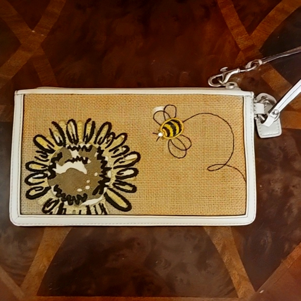 COACH EUC Ltd Edition Leafy 🐞 Straw Leather Tote Bag & 🐝Writslet ❤️ - Picture 15 of 16